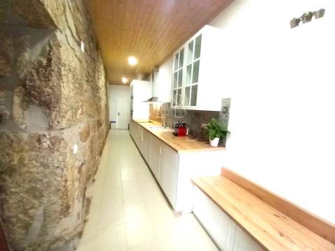 Venda de Moradia T3 Térrea em pedra isolada, remodelada, em Vila Verde