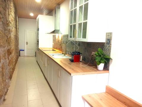 Venda de Moradia T3 Térrea em pedra isolada, remodelada, em Vila Verde