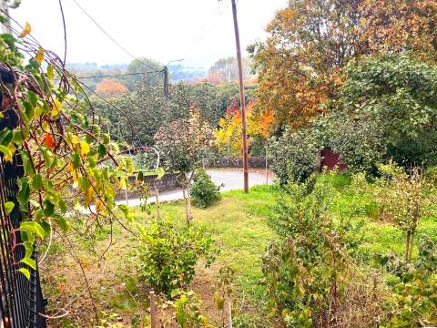 Venda de Moradia T3 Térrea em pedra isolada, remodelada, em Vila Verde