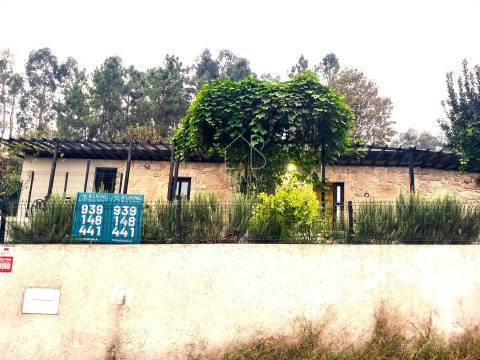 Venda de Moradia T3 Térrea em pedra isolada, remodelada, em Vila Verde