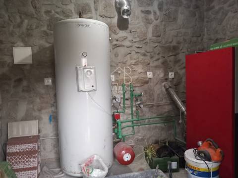 Venda de Moradia T3 Térrea em pedra isolada, remodelada, em Vila Verde