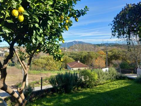 Venda de Moradia T3 Térrea em pedra isolada, remodelada, em Vila Verde