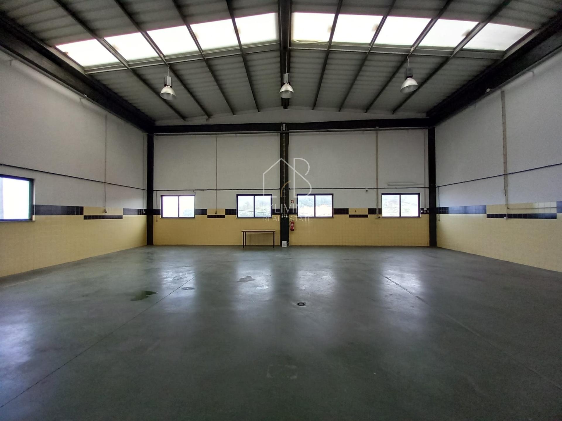 Pavilhão Comercial/Industrial para Venda – Zona Industrial das Sete Fontes, Braga