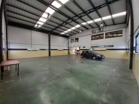 Pavilhão Comercial/Industrial para Venda – Zona Industrial das Sete Fontes, Braga
