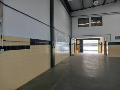 Pavilhão Comercial/Industrial para Venda – Zona Industrial das Sete Fontes, Braga