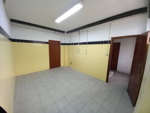 Pavilhão Comercial/Industrial para Venda – Zona Industrial das Sete Fontes, Braga