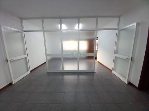 Pavilhão Comercial/Industrial para Venda – Zona Industrial das Sete Fontes, Braga