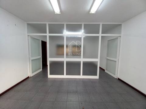 Pavilhão Comercial/Industrial para Venda – Zona Industrial das Sete Fontes, Braga