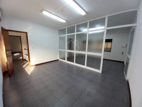 Pavilhão Comercial/Industrial para Venda – Zona Industrial das Sete Fontes, Braga