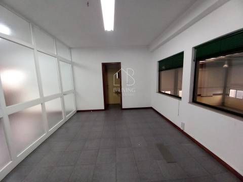 Pavilhão Comercial/Industrial para Venda – Zona Industrial das Sete Fontes, Braga