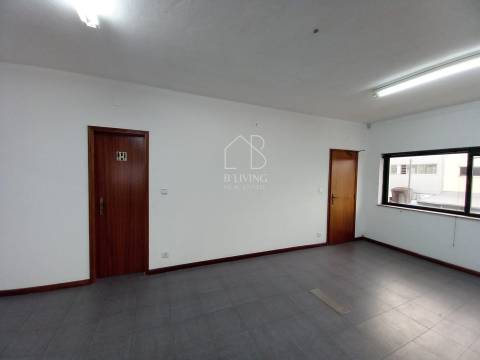 Pavilhão Comercial/Industrial para Venda – Zona Industrial das Sete Fontes, Braga