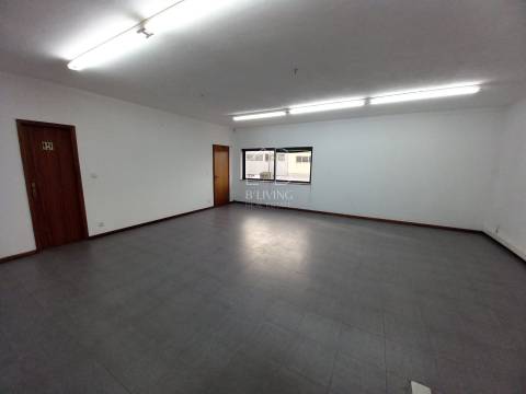 Pavilhão Comercial/Industrial para Venda – Zona Industrial das Sete Fontes, Braga