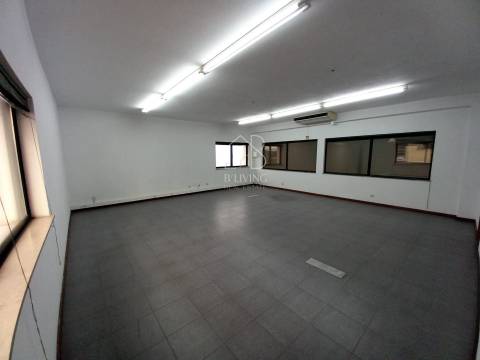 Pavilhão Comercial/Industrial para Venda – Zona Industrial das Sete Fontes, Braga