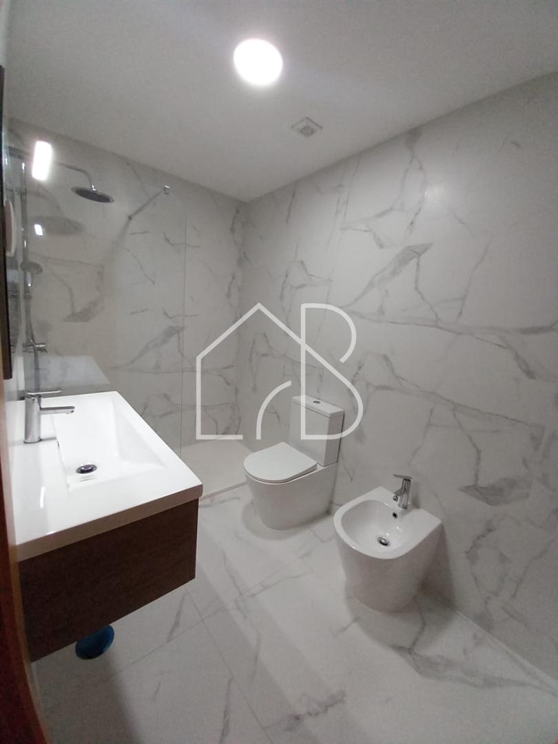 Venda de T4 remodelado no centro de Braga, para investimento!