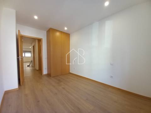 Venda de T4 remodelado no centro de Braga, para investimento!