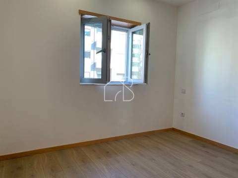 Venda de T4 remodelado no centro de Braga, para investimento!