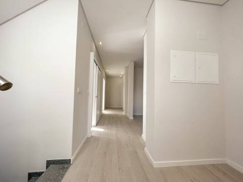 Moradia Geminada T5 Venda em Póvoa de Santa Iria e Forte da Casa,Vila Franca de Xira