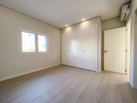 Moradia Geminada T5 Venda em Póvoa de Santa Iria e Forte da Casa,Vila Franca de Xira