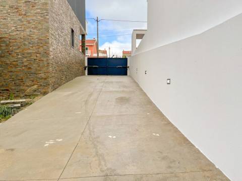 Moradia Geminada T5 Venda em Póvoa de Santa Iria e Forte da Casa,Vila Franca de Xira