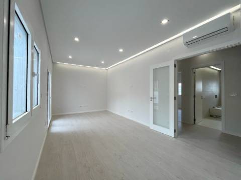 Moradia Geminada T5 Venda em Póvoa de Santa Iria e Forte da Casa,Vila Franca de Xira