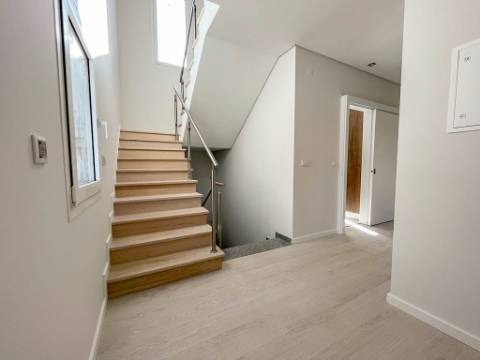 Moradia Geminada T5 Venda em Póvoa de Santa Iria e Forte da Casa,Vila Franca de Xira