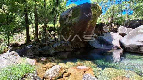 Moradia em pedra para recuperar no Parque Nacional da Peneda Gerês