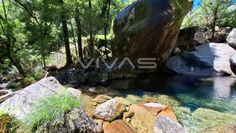 Moradia em pedra para recuperar no Parque Nacional da Peneda Gerês