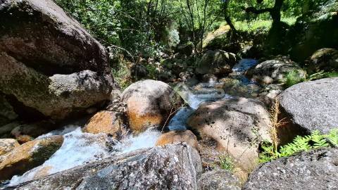 Moradia em pedra para recuperar no Parque Nacional da Peneda Gerês