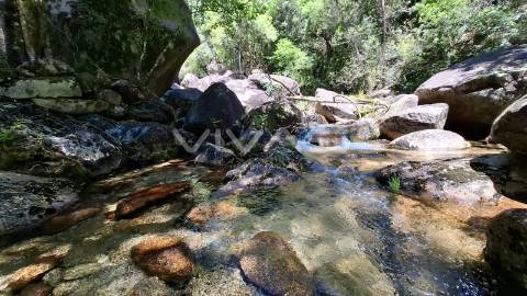 Moradia em pedra para recuperar no Parque Nacional da Peneda Gerês