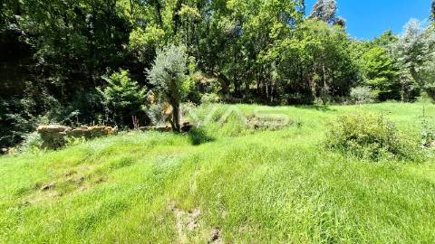 Moradia em pedra para recuperar no Parque Nacional da Peneda Gerês