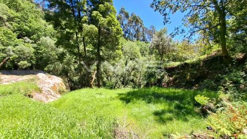Moradia em pedra para recuperar no Parque Nacional da Peneda Gerês