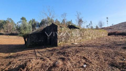 Moradia para recuperar em Gondiães, Vila Verde