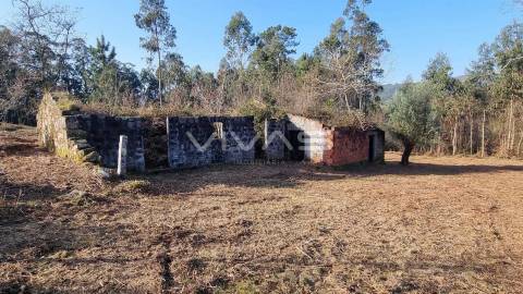 Moradia para recuperar em Gondiães, Vila Verde
