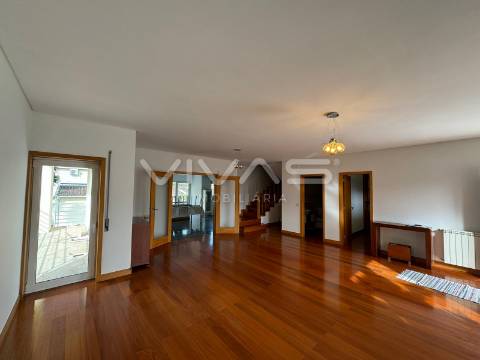 Moradia T4 Arrendamento em Vila de Prado,Vila Verde