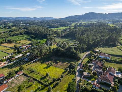 Investimento: Moradia para Restauro em Vila Verde - Vivas