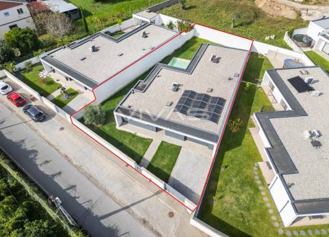 Moradia individual T3+1 térrea em Lago, Amares