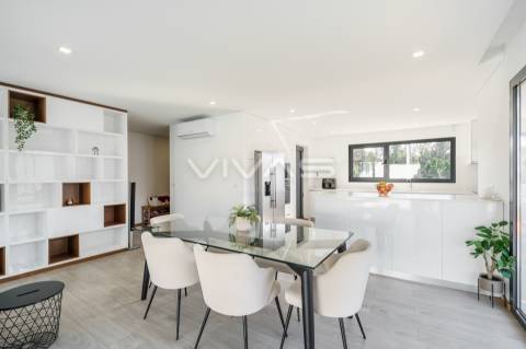 Moradia individual T3+1 térrea em Lago, Amares