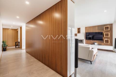 Moradia individual T3+1 térrea em Lago, Amares