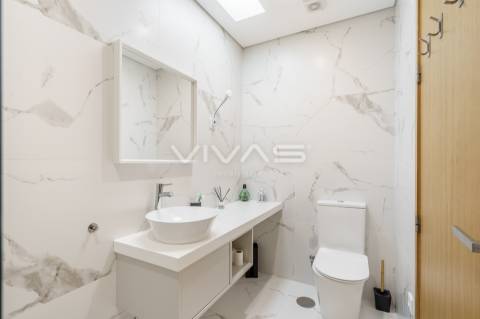 Moradia individual T3+1 térrea em Lago, Amares