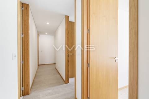 Moradia individual T3+1 térrea em Lago, Amares