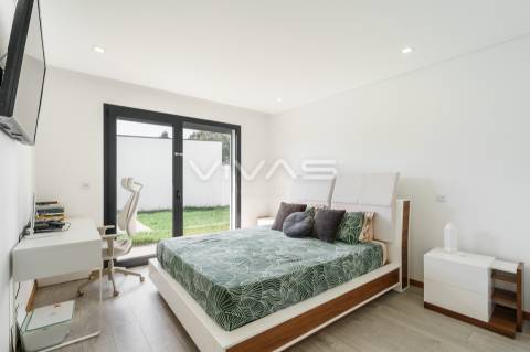 Moradia individual T3+1 térrea em Lago, Amares