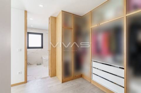 Moradia individual T3+1 térrea em Lago, Amares