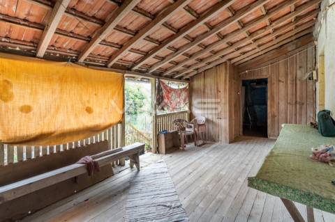 Moradia individual T3 para recuperar em Vilarinho, Vila Verde