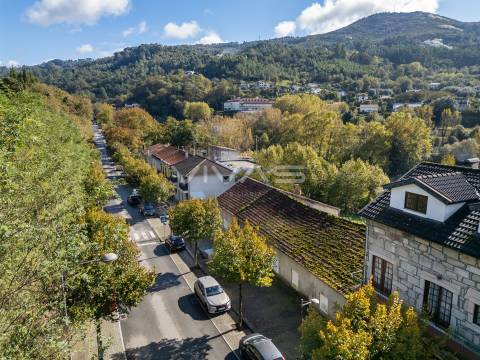 Moradia para recuperar em Caldelas, Amares