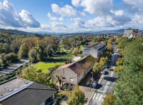 Moradia para recuperar em Caldelas, Amares