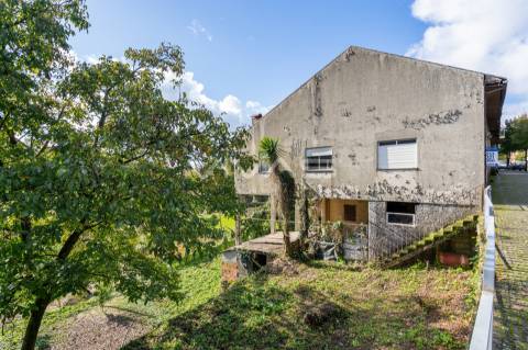 Moradia para recuperar em Caldelas, Amares