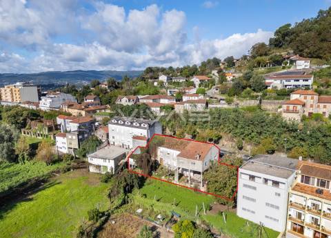 Moradia para recuperar em Caldelas, Amares