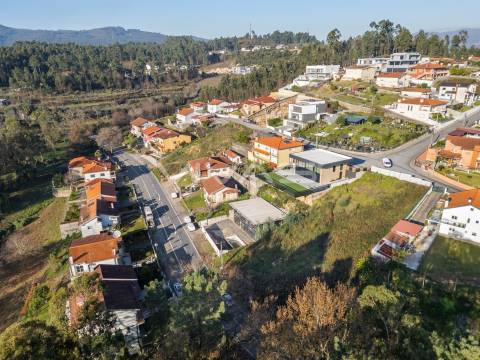 Lote para moradia individual em Esqueiros, Vila Verde