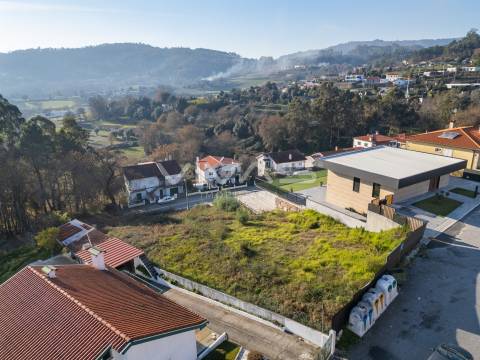 Lote para moradia individual em Esqueiros, Vila Verde