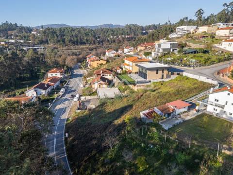 Lote para moradia individual em Esqueiros, Vila Verde